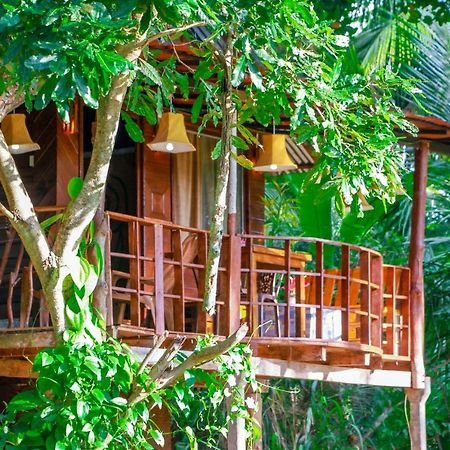 Experience The Comforts Of An Amazing Treehouse Sigirija Zewnętrze zdjęcie