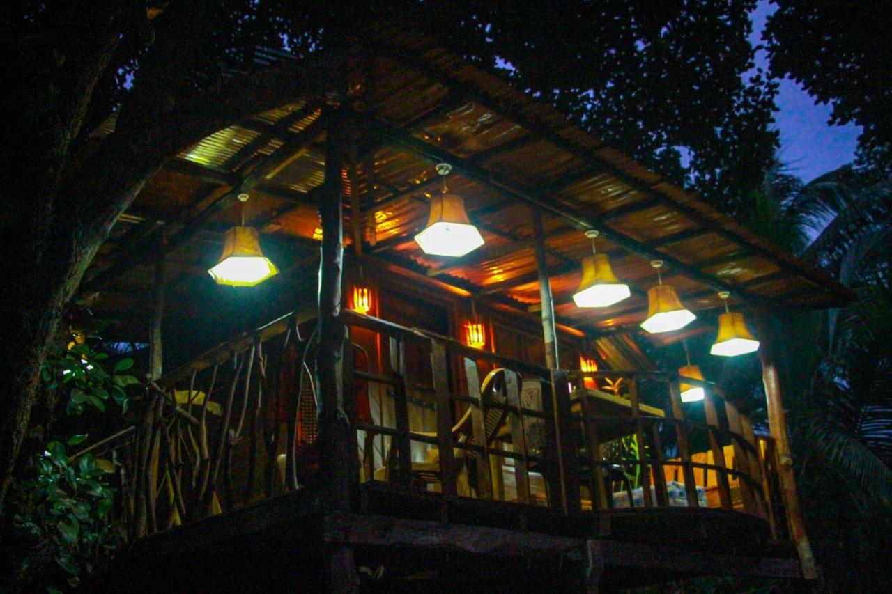 Experience The Comforts Of An Amazing Treehouse Sigirija Zewnętrze zdjęcie