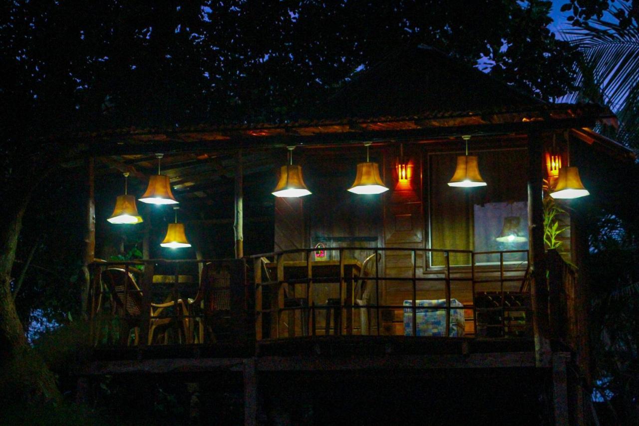 Experience The Comforts Of An Amazing Treehouse Sigirija Zewnętrze zdjęcie